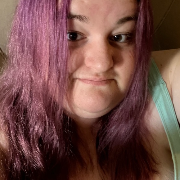 Meet your Posher, Courtney - Picture 1 of 5